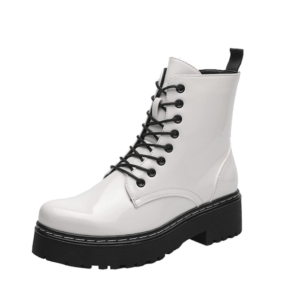 🛑BOGO🆕Trendy-Chic White Patent Chunky Boot - Picture 2 of 7